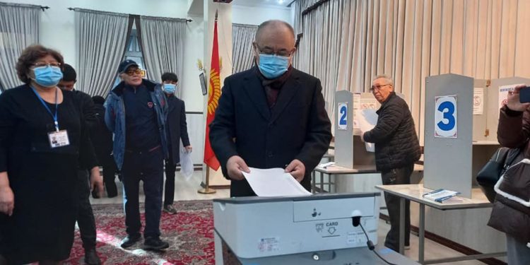 Өмүрбек Текебаев Камчыбек Ташиевге жооп берди