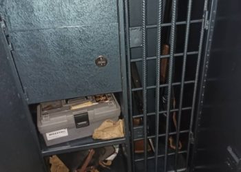 Жалал-Абадда милицияга тургундар 15 курал тапшырышты (сүрөт)