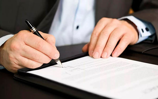 Министрлик жана ведомстволордун статс-катчыларын ээлеген кызматынан бошотуу жөнүндө чечимге кол коюлду