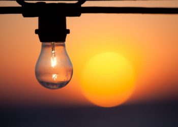 Аз камсыз болгон үй-бүлөлөр электр энергиясы үчүн 50 тыйындан төлөйт, бирок керектөө 700 кВт/сааттан ашса, 2,16 сом болот