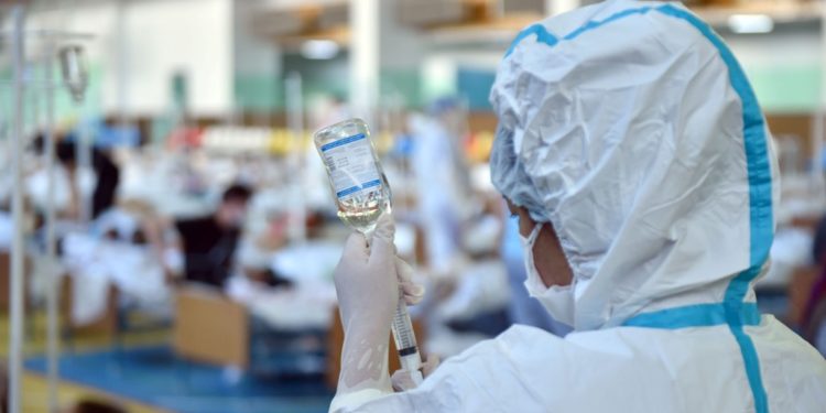 Октябрь айында кызыл зонада иштеген дарыгерлерге 44,3 миллион сом төлөндү