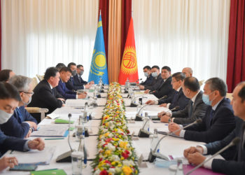 Акылбек Жапаров Казакстандын премьер-министри Аскар Мамин менен жолукту