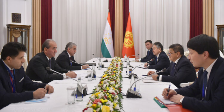 Акылбек Жапаров Тажикстандын премьер-министринин орун басары менен жолукту
