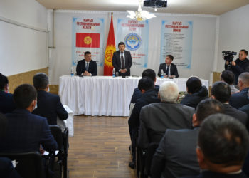 Акылбек Жапаров Тогуз-Торо районунун активи менен жолугушту