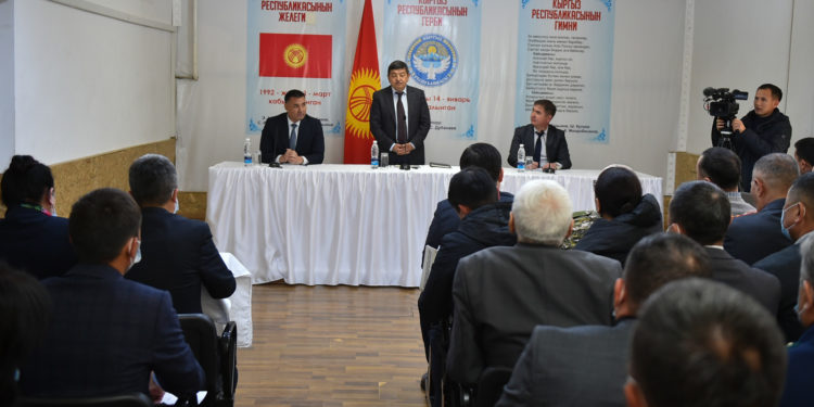 Акылбек Жапаров Тогуз-Торо районунун активи менен жолугушту