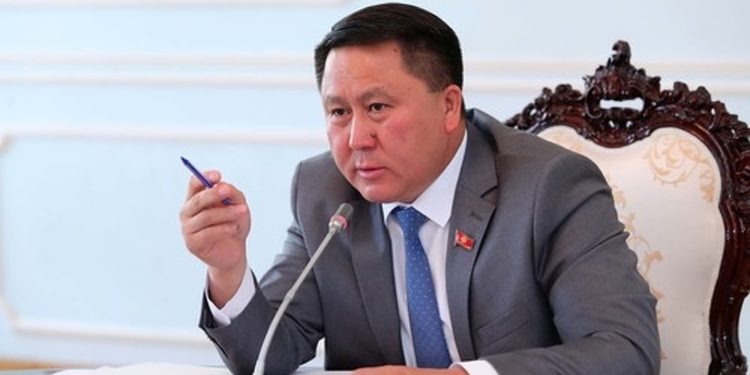 Зулушев: «Министрлик керексиз жана сапатсыз вакцинаны 179 миллион сомго сатып алган»