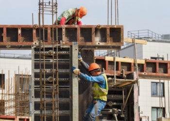 Москва бийлиги мигранттарды курулушка иштетүүдөн баш тартууну пландоодо