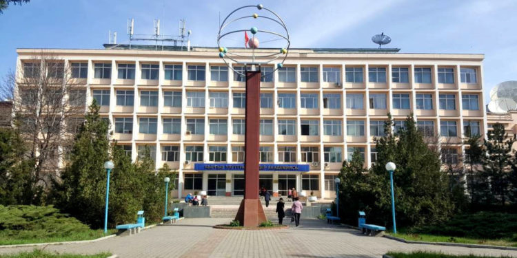 Улуттук илимдер академиясынын бухгалтериясында өрт чыгып, иш кагаздар күйдү (видео)