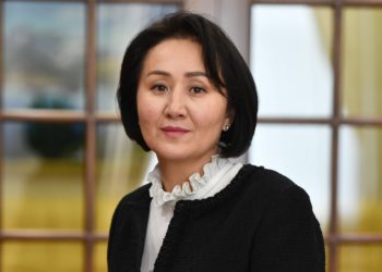 Биринчи айым Айгүл Жапарова саясий партиялардын бирин каржылайбы? Президенттин маалымат катчысынын жообу