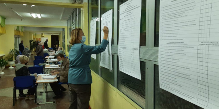 Орусиянын Хабаровск шаарындагы шайлоо тилкеси жабылды (сүрөт)