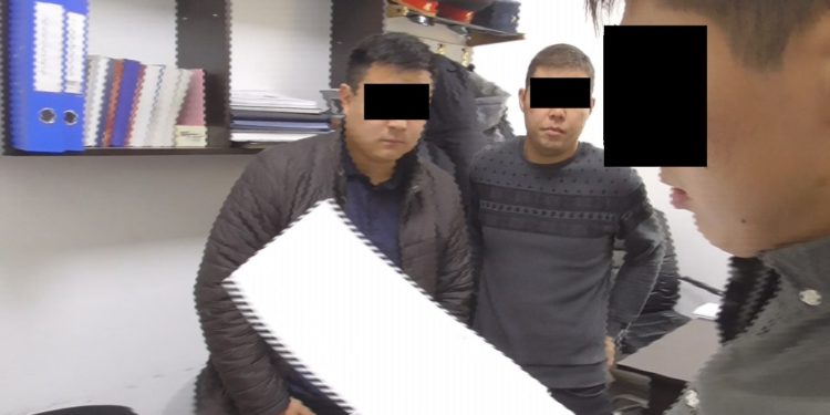 Пара талап кылууга шектелип Аламүдүн РИИБдин тергөөчүлөрү кармалды (видео)