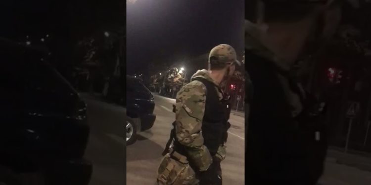 Бишкекте формачан жигит асманга ок чыгарды (видео)