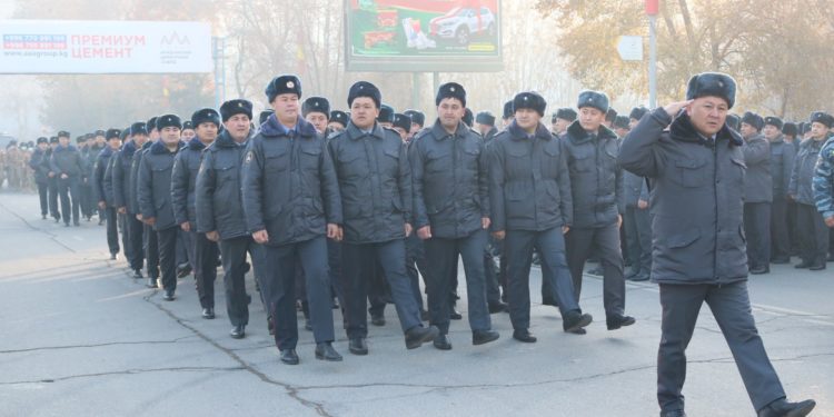 Шайлоо күнү Жалал-Абадда миңден ашуун милиция кызматкери коомдук тартипти көзөмөлдөйт