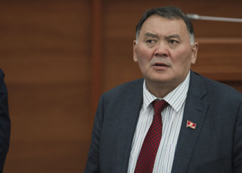 Бишкекте добуш сатып алууга шектелип кармалган жаран Камчыбек Жолдошбаевдин кудасы экени айтылууда