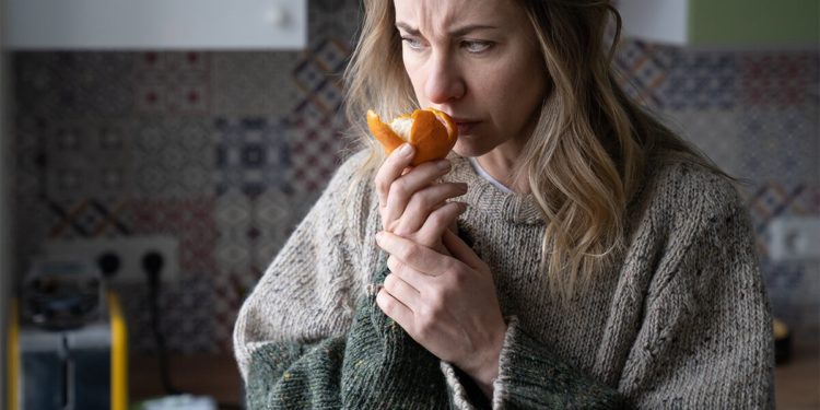 Коронавирустан кийин жыт сезүүнү кантип калыбына келтирүү керек? Дарыгерден кеңеш