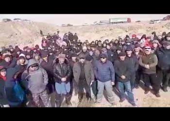 Оор жүк ташуучу унаалардын айдоочулары «Торугарт» пунктунда коррупциялык схема бар экенин айтып чыгышты