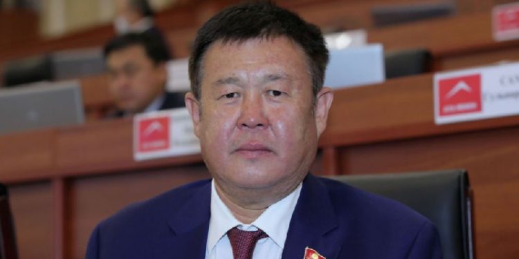 Шаршенбек Абдыкеримов Улуттук олимпиада комитетинин жана Күрөш федерациясынын президенттигинен кетти