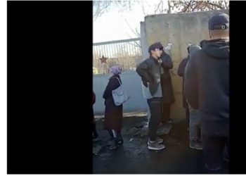 3 миң сомдук көмүр кампада дээрлик жок. Кезекте турган жарандар мушташып жатышабы? (видео)