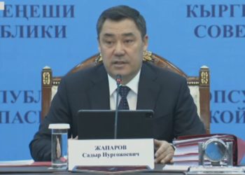 Садыр Жапаров: «Дыйкандарга бөлүнгөн акчанын 97 пайызын чиновниктер менен алардын туугандары алган»