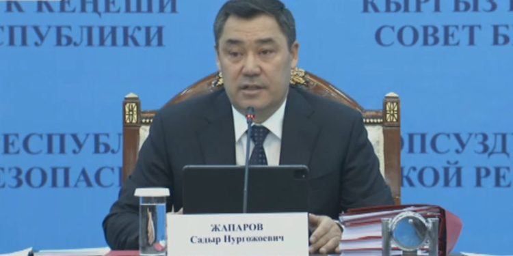 Садыр Жапаров: «Дыйкандарга бөлүнгөн акчанын 97 пайызын чиновниктер менен алардын туугандары алган»