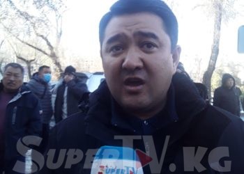 Бактыбек Калмаматов: «Эки дос парламентти тең экиге бөлүп алды. Кемчилик үчүн өкмөт отставкага кетиши керек»