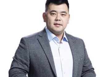 Аспек уулу Азамат: “Максатым — отуз жылдан бери сызда отурган эл үчүн мыйзамдарды жазуу”