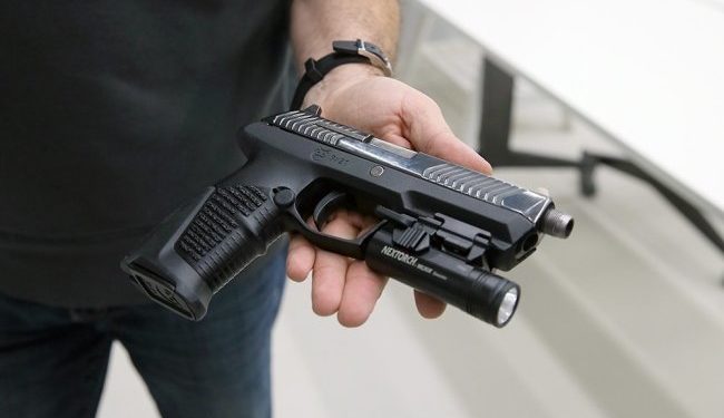 Пулемёт, гранатомёт үчүн 16 миң сом. Милиция кыргызстандыктарды куралын тапшырууга чакырат