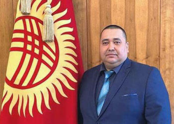 «Бир жумадан бери таппай жүрөм». Депутат Жогорку Кеңештин аппарат жетекчисин кызматтан алууну сунуштады