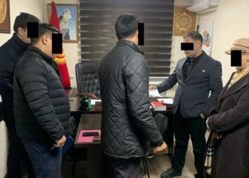 Пара алууга шектелип кармалган Октябрь райондук прокурордун орун басары камакта калтырылды