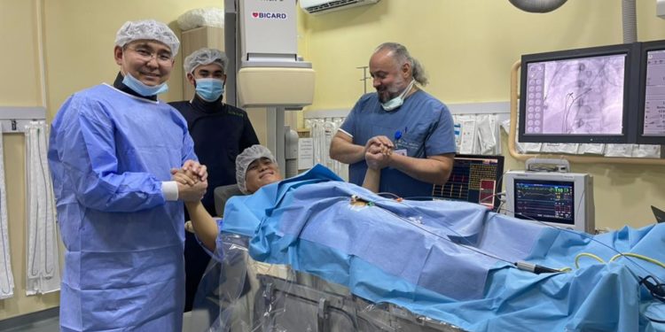 “Жүрөгүм катуу согуп, эс-учумду жоготуп койчумун”. 1,5 жылдан бери ооруп жүргөн ырчы Мирбек Масалиевге операция жасалды