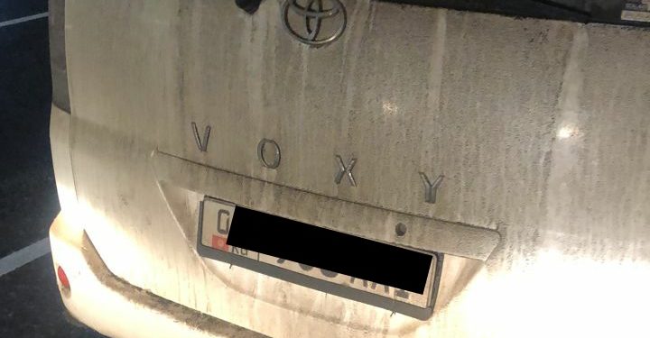 Бишкектин тургуну үйүнүн короосуна токтотуп койгон унаасын таппай калган. Шектүүлөр кармалды