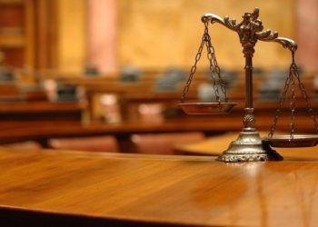 Акыйкатчы аппараты соттук отурумга мас абалында келген жактоочуга чара көрүүнү суранды