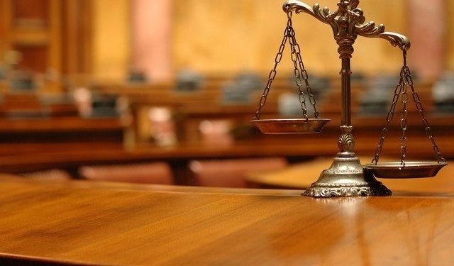 Акыйкатчы аппараты соттук отурумга мас абалында келген жактоочуга чара көрүүнү суранды