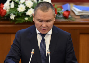 Кол тийбестиктен ажыратуу. Депутаттарга «жыйынга келбегиле» деген команда берилдиби?