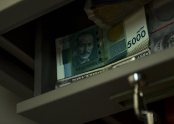 Төмөнкү Ала-Арчадагы үйдөн 1,2 миллион сом жана алтын буюмдар уурдалды. Шектүүлөр колго түштү