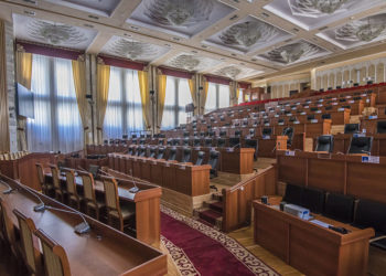 Жогорку Кеңештин 7-чакырылышынын депутаттары келбей жатып эле кабинет талашып жатышабы? Расмий жооп