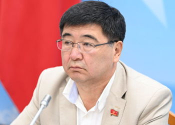 Депутат: «Канат Исаевди таптыртыңыз, комиссиясын чогултуп, Жетигенов боюнча жыйынтык берсин»