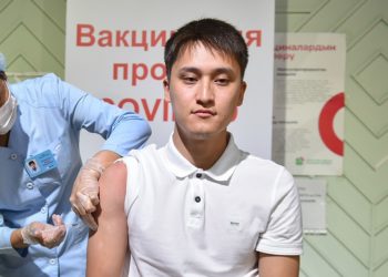 «Сен эч нерсе кыла албайсың». Садыр Жапаровдун уулу журналист менен кайым айтышканы маалымдалууда