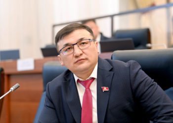 Депутат: «Кумтөр» кадрдык алмашуулар, сатылган, казылган алтындар боюнча маалымат берсин»
