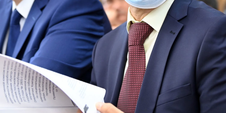 «Тазалык» кызматкеринин өлүмү. Шектүүнүн министрликте иштери айтылууда