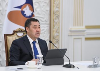 Садыр Жапаров: «Коронавирустун омикрон штаммынан улам былтыркы абалга кайтып баруу тобокелчилиги бар»