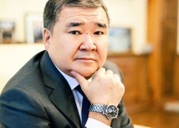 Ишкер Аскар Салымбеков «оппозицияны каржылап жатат» деген кептерди төгүндөдү