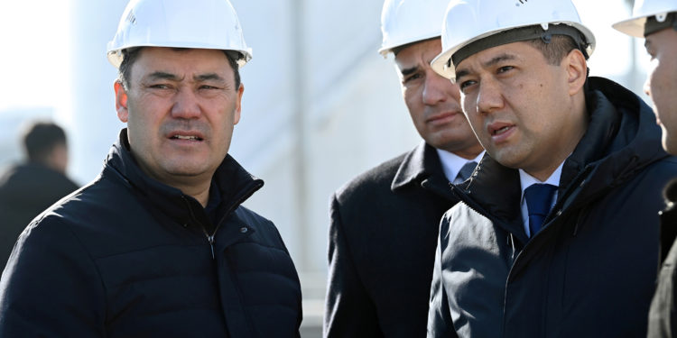 «Манас» аэропорту менен «Кыргыз темир жолу» ишканасы канча киреше тапты? Президент айтып берди