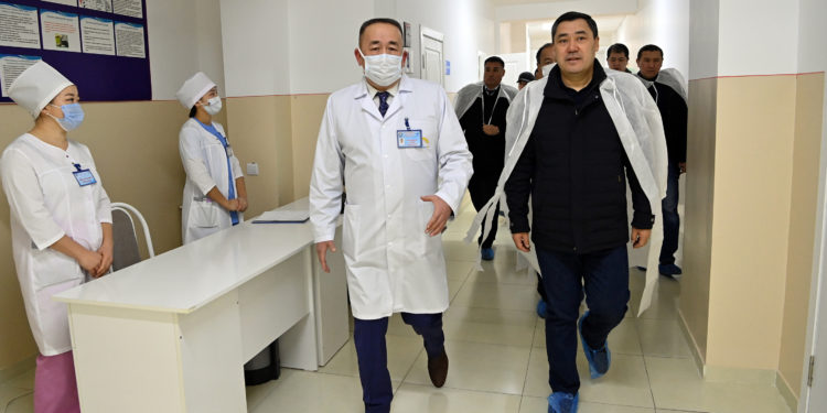 Президент: «Акыркы 10 жылда биз артка кеттик. Эми гана бутубузга туруп жатабыз»