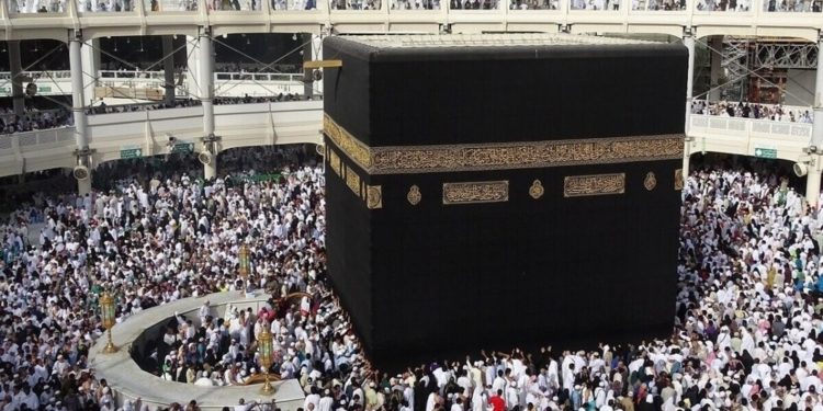 «Спутник V» вакцинасы менен эмделгендер Сауд Арабияга ажылыкка барса болот