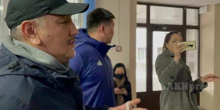 7 ай мурун камакка алынган депутат Төрөбай Зулпукаров бошотулду