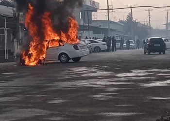 Унаада Кытай жаранынын 100 миң доллардан ашык акчасын ташып баратышкан. Кара-Суу шаарындагы куралдуу тоноонун чоо-жайы