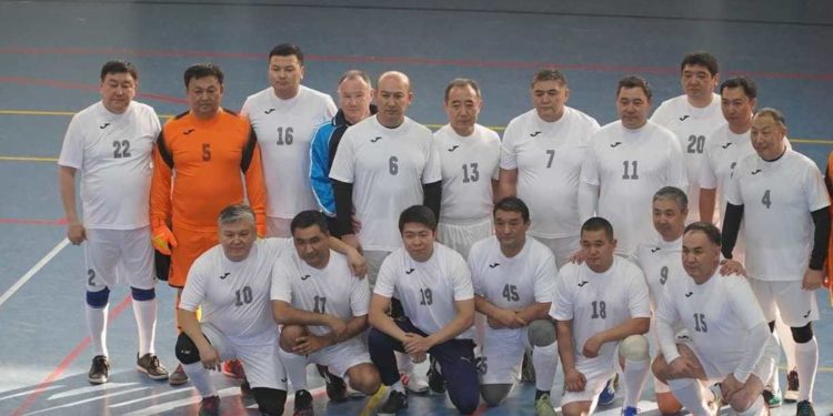 Садыр Жапаров менен Камчыбек Ташиев футболго канчанчы номурда чыгышты?