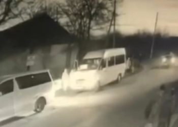 Чүйдө мас абалындагы айдоочу окуучу кызды сүзүп кетти