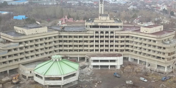 «Ысык-Көл» мейманканасынын бузулушу. Президенттин маалымат катчысы Мадумаровго жооп кайтарды